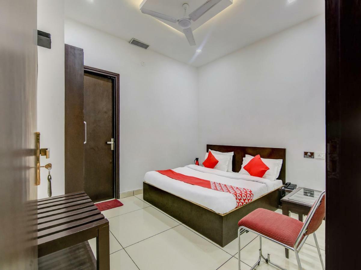 Oyo 27999 Hotel Deep Sirsa Kültér fotó