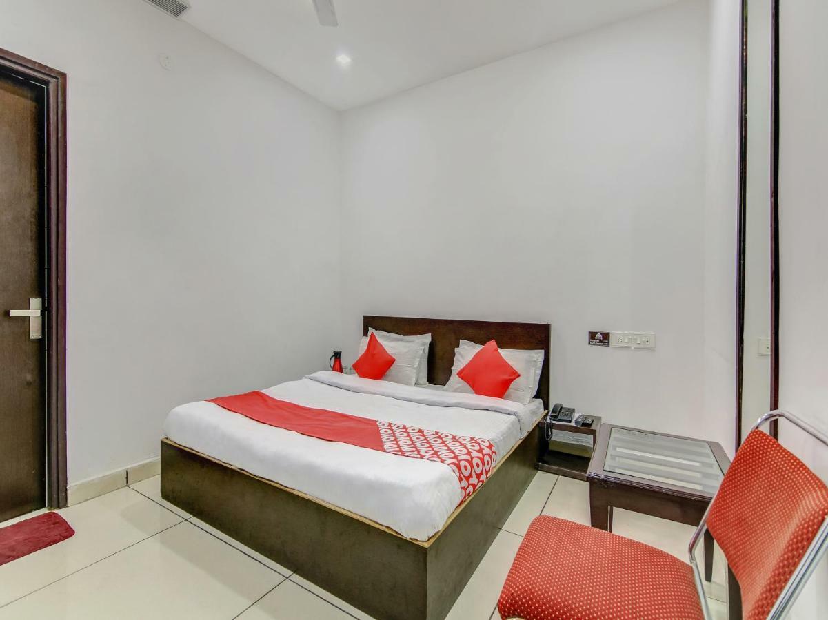 Oyo 27999 Hotel Deep Sirsa Kültér fotó